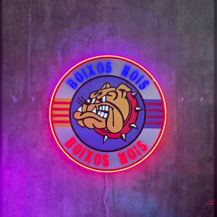 Escudo de una pena de futbol en neon LED