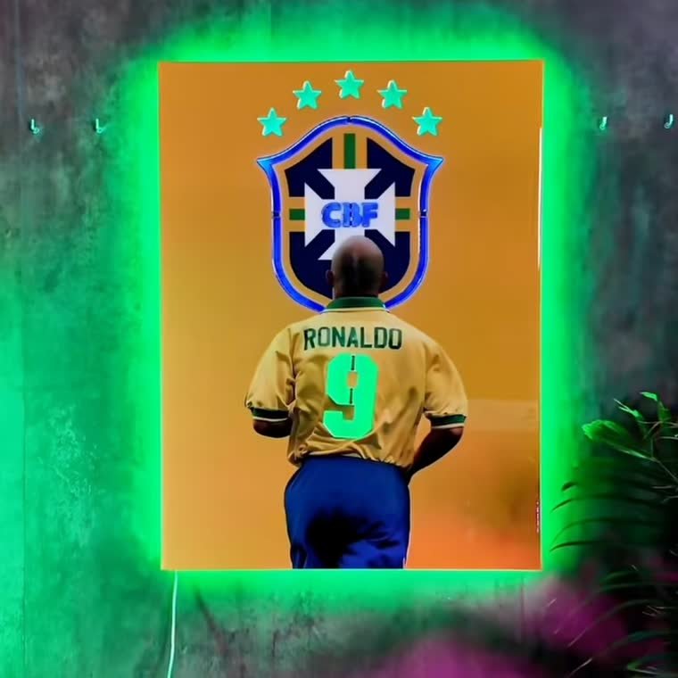Cuadro de un jugador de futbol en neon LED