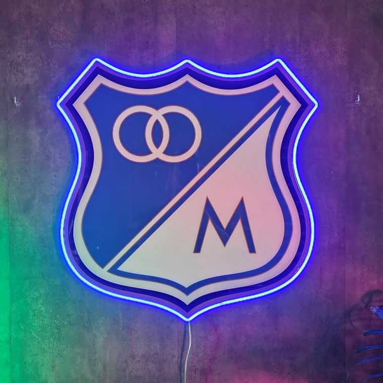 Escudo de un club de futbol en neon LED