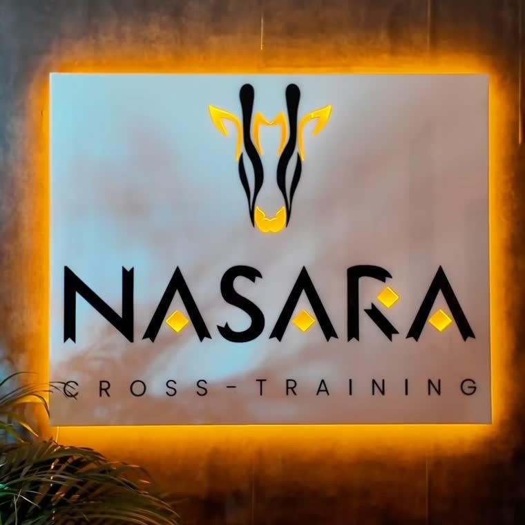 Rotulo de un gimnasio en resina y neon LED