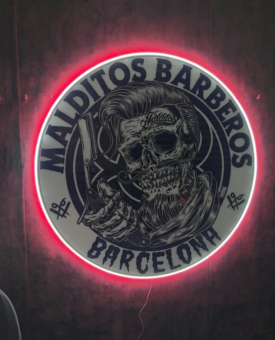 Rótulo circular de neón LED para la barbería Malditos Barberos