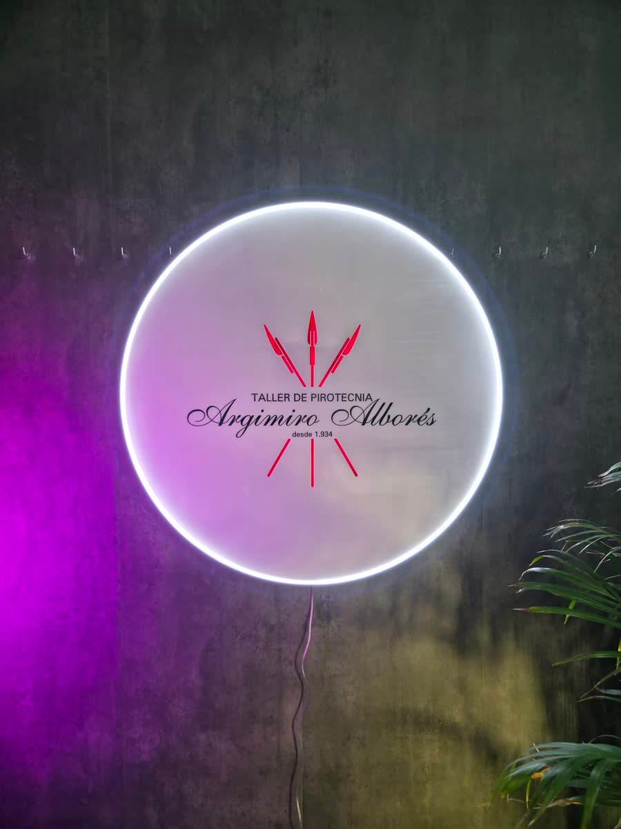 Rótulo circular de neón LED del taller de pirotecnia Argimiro Alborés