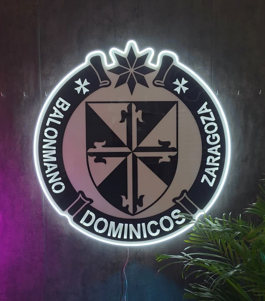 Escudo de un club de balonmano en neón LED