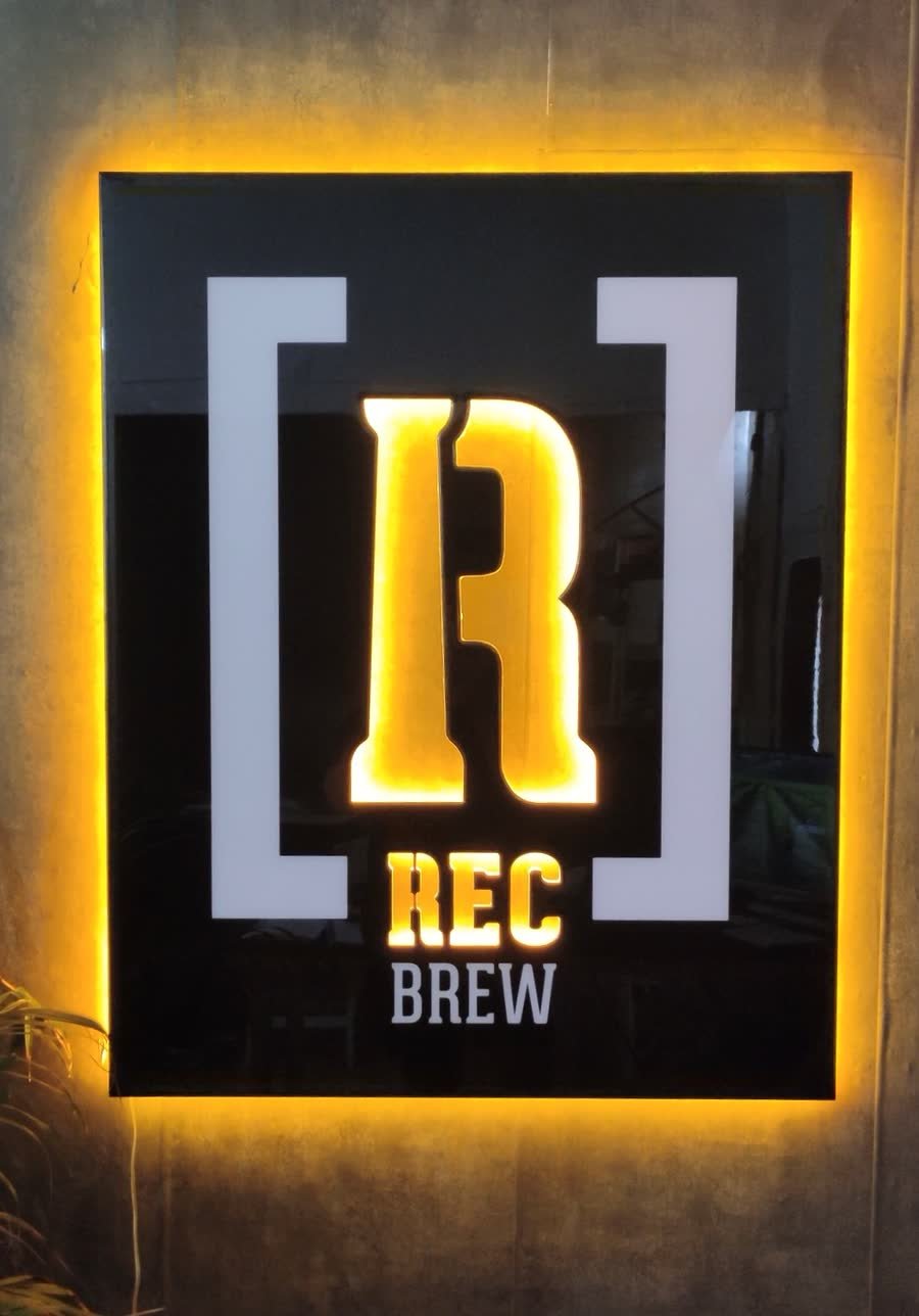 Rótulo de neón LED de la cervecería artesanal Rec Brew