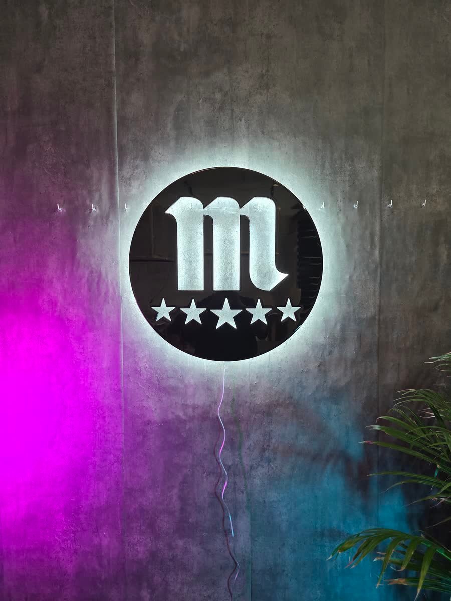 Rótulo circular de neón LED para un bar