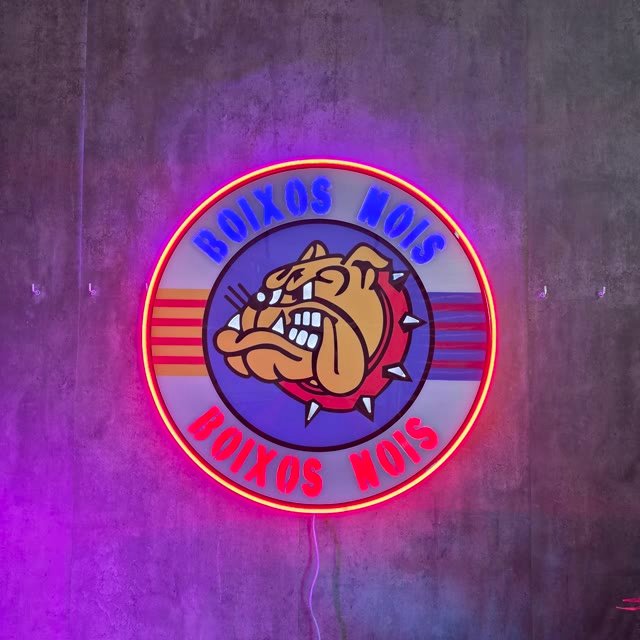 Escudo de peña de fútbol en neón LED y resina epoxi