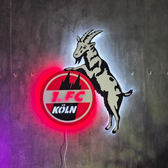 Escudo de club de fútbol con mascota en neón LED y resina