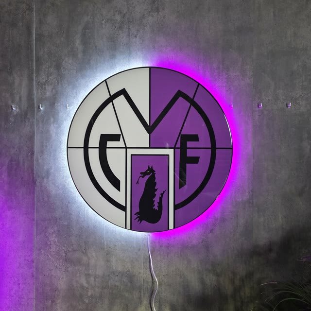 Escudo redondo de club de fútbol en resina epoxi y neón LED