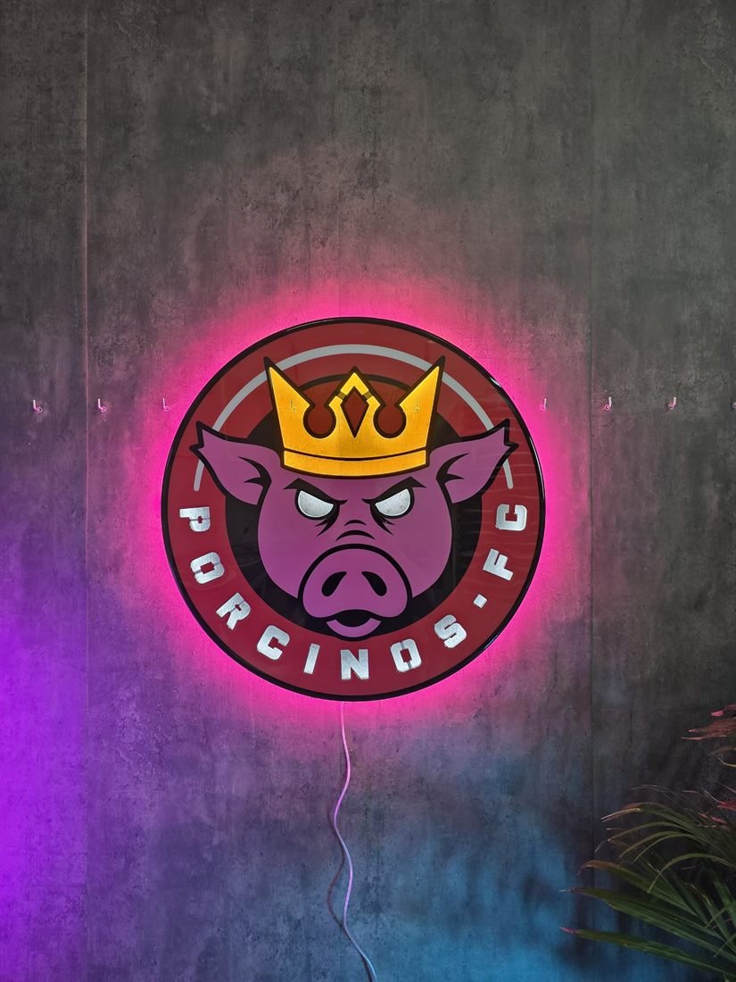 Escudo de un equipo de fútbol en resina epoxi y neón LED