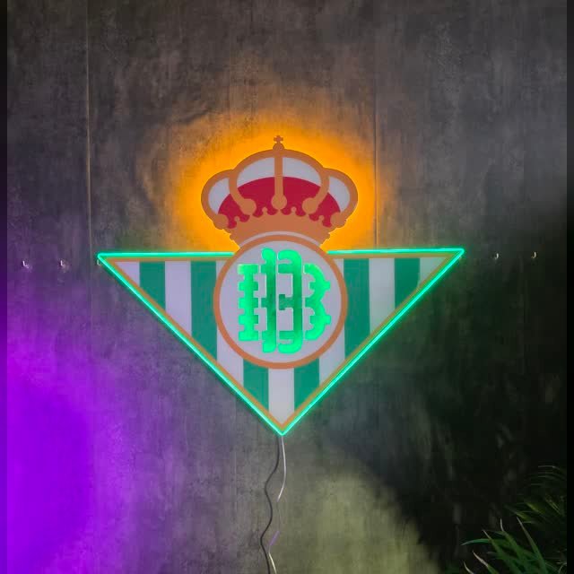Cuadro multitroquelado de un escudo de fútbol